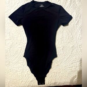 Skims Fits Everybody T-shirt Bodysuit XXS in black